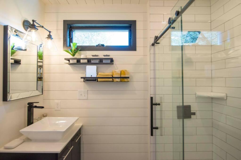 The Zephyr Modern Luxe Container Home Bellmead Exteriér fotografie